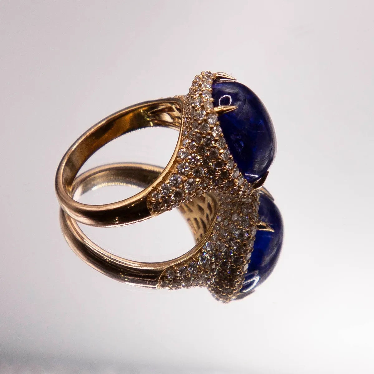 10.69 Carat Oval Cabochon Tanzanite/18k Yellow Gold Ring/2.14 Carats Diamond