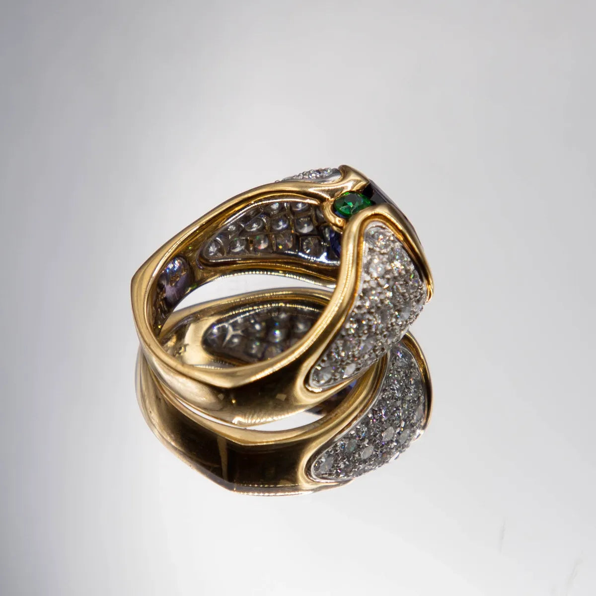18k Gold/ 6.80ct. Fine Tanzanite Oval/ Tsavorite Garnet 0.50ct/ Diamonds 2.24cts