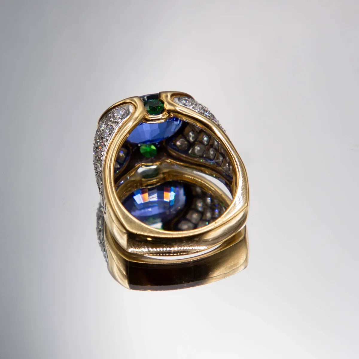18k Gold/ 6.80ct. Fine Tanzanite Oval/ Tsavorite Garnet 0.50ct/ Diamonds 2.24cts