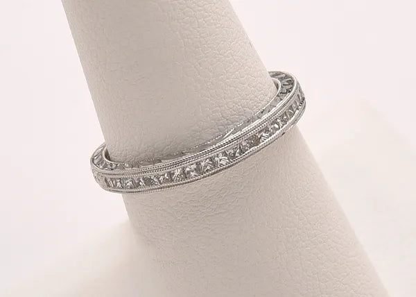 Lady's14ktWG ring "vintage"cut shank. 19 princes cut diamonds set in channel weighing 0.30ctTW.