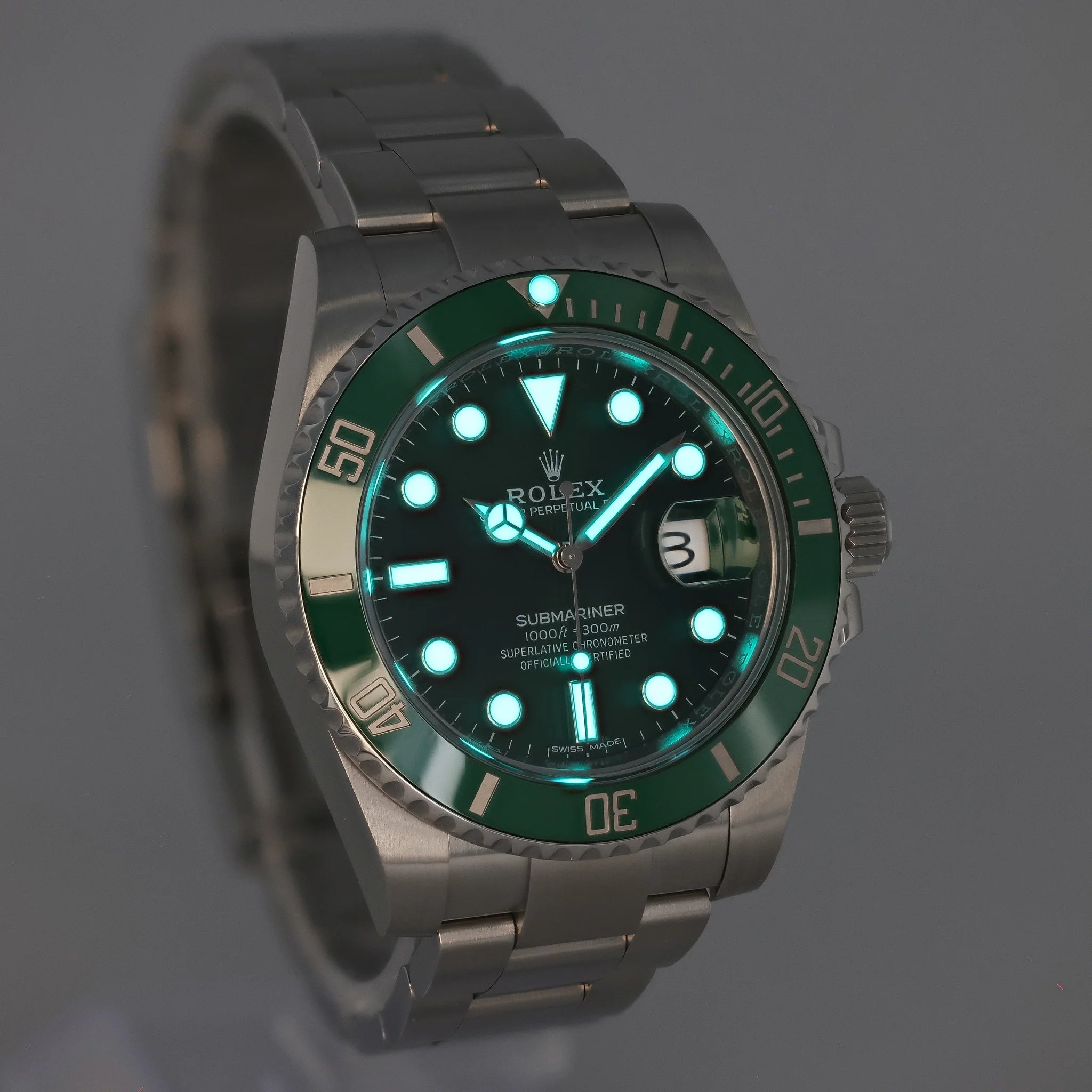 Rolex Submariner Date 116610LV Green Hulk Papers Box Full Set 40 mm