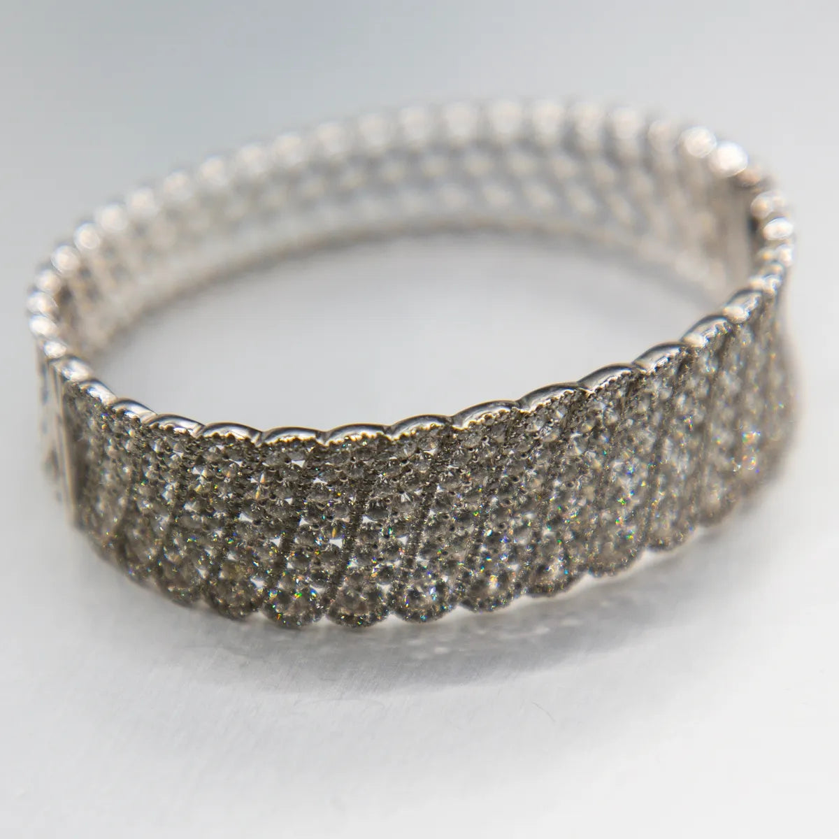 10.06 Carats fine diamond bangle bracelet/ 684 F VS1 diamonds pave'- set 18k