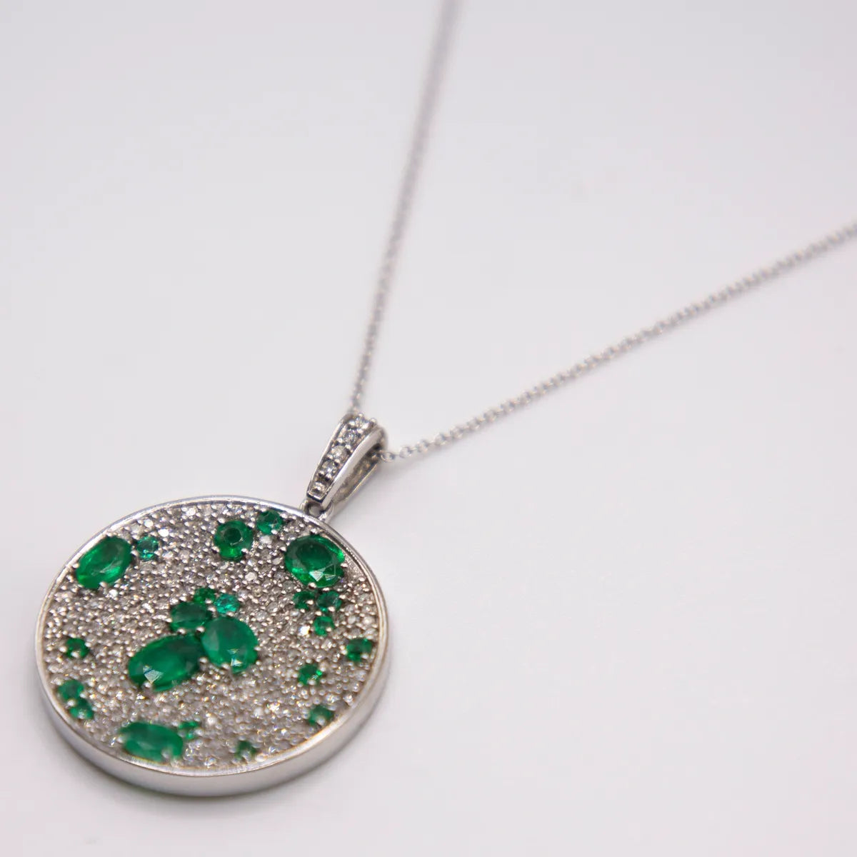 14k White Gold 2.30 Carats Fine Emerald 1.24 Cts, Diamond Pendant