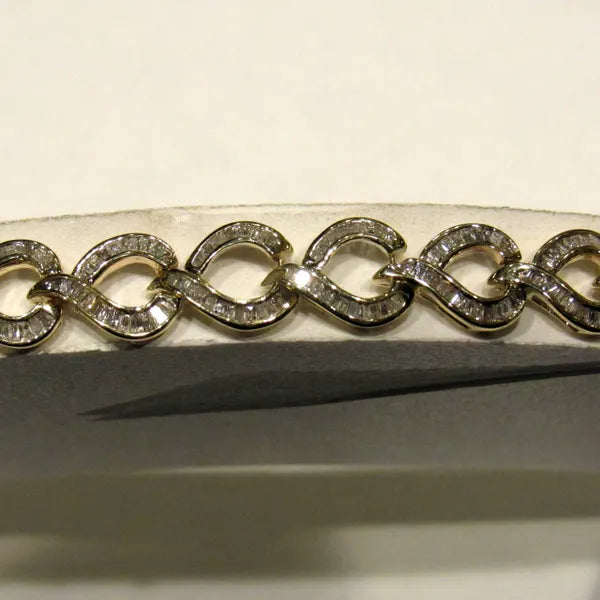 Stunning contemporary heart link bracelet #J0659